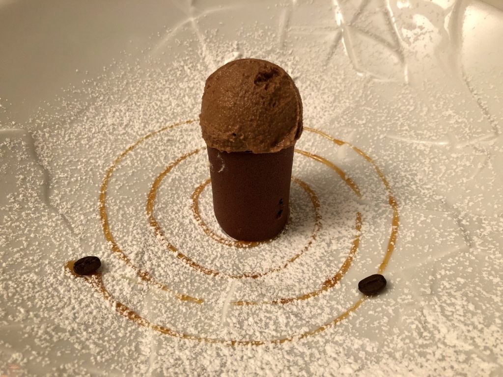 wafer alla cannella con crema chantilly al caramello e gelato al caffè moka - Colline Ciociare